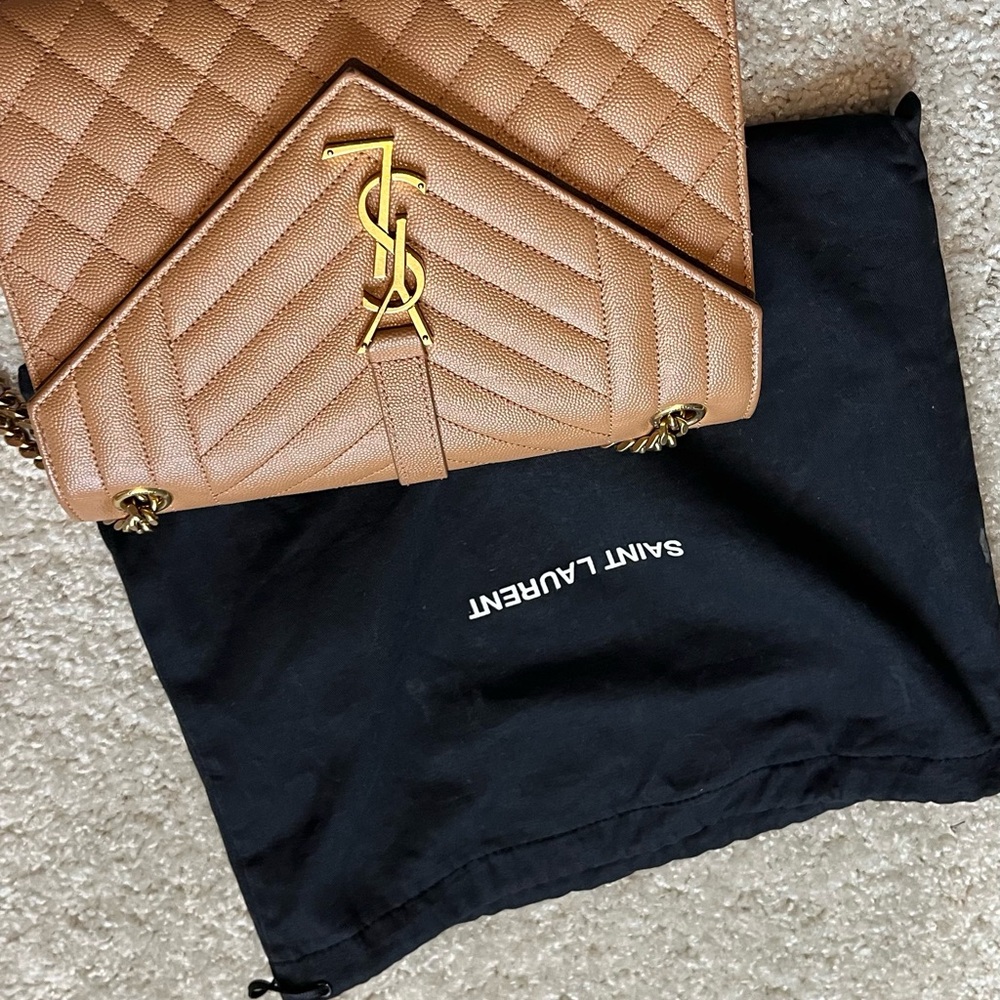 YSL envelope triquilt shoulder bag in grained leather medium size - Picture 10 of 16